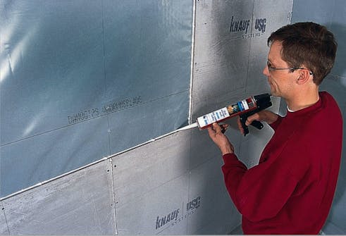 Kaksi erilaista levyä märkätilalevy